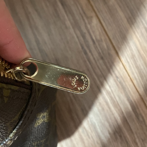 Louis Vuitton purse. - Picture 5 of 5